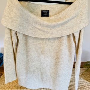ABERCROMBIE & FITCH Off-the-Shoulder Sweater